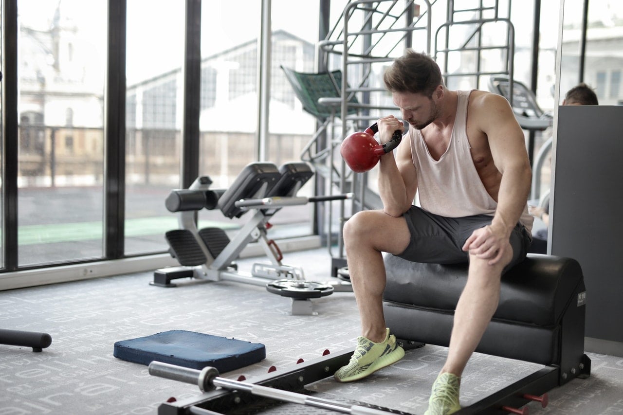 Strój na siłownię dla mężczyzny – jaki wybrać?