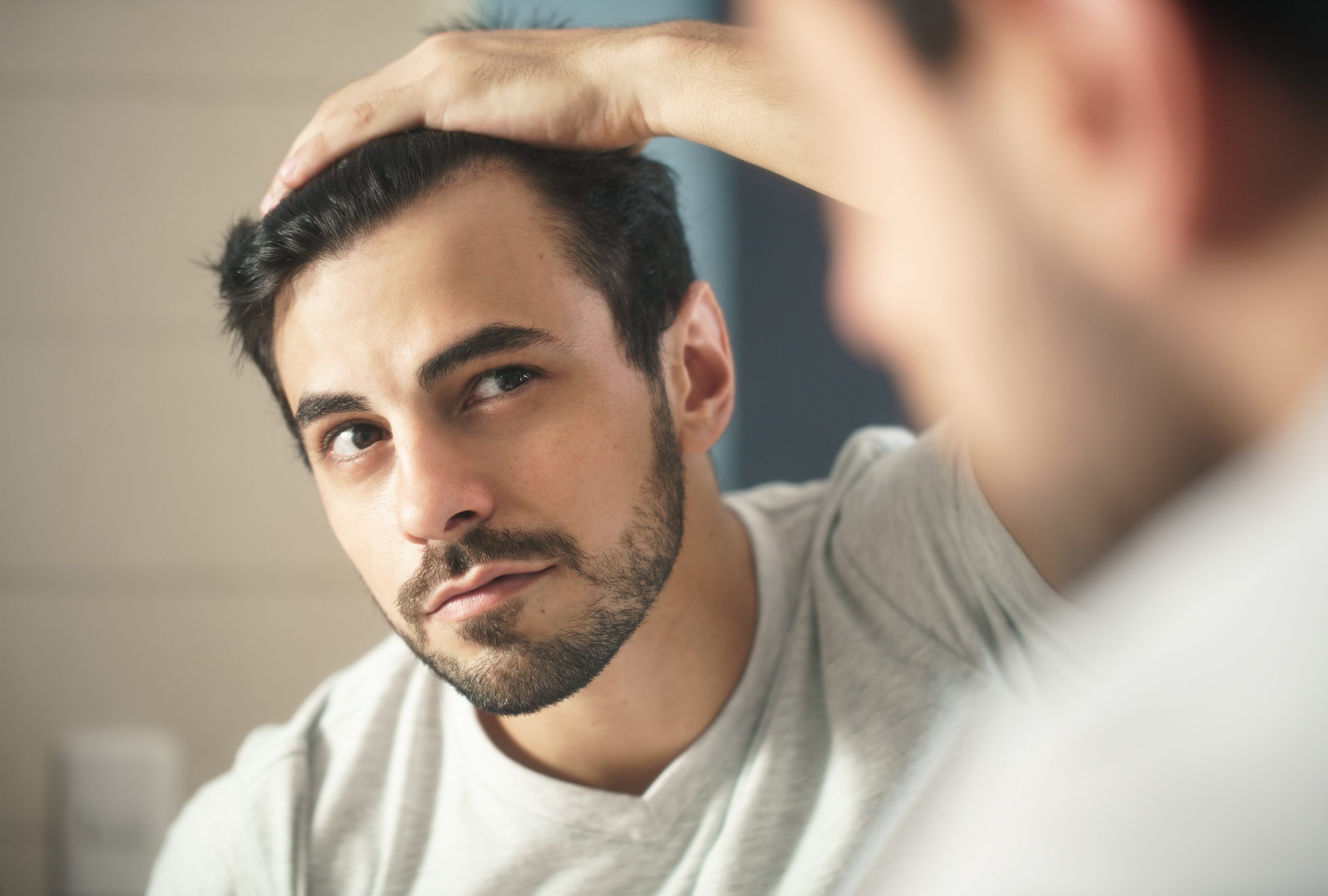 Łysienie u mężczyzn – przyczyny i leczenie