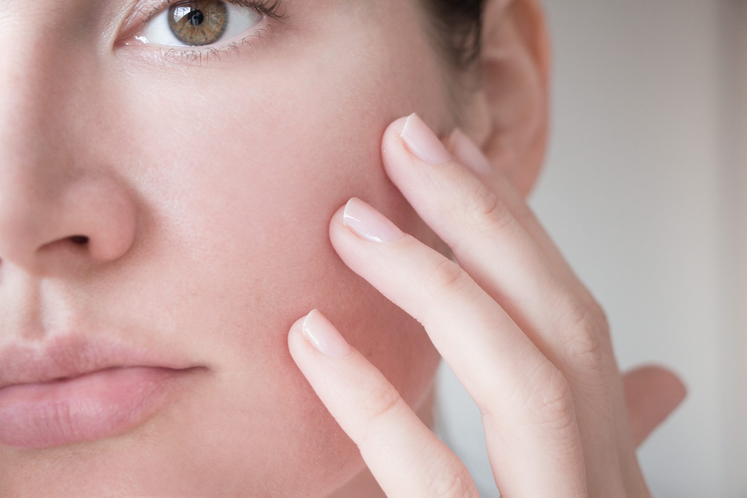 Jak zapobiegać przebarwieniom na twarzy?