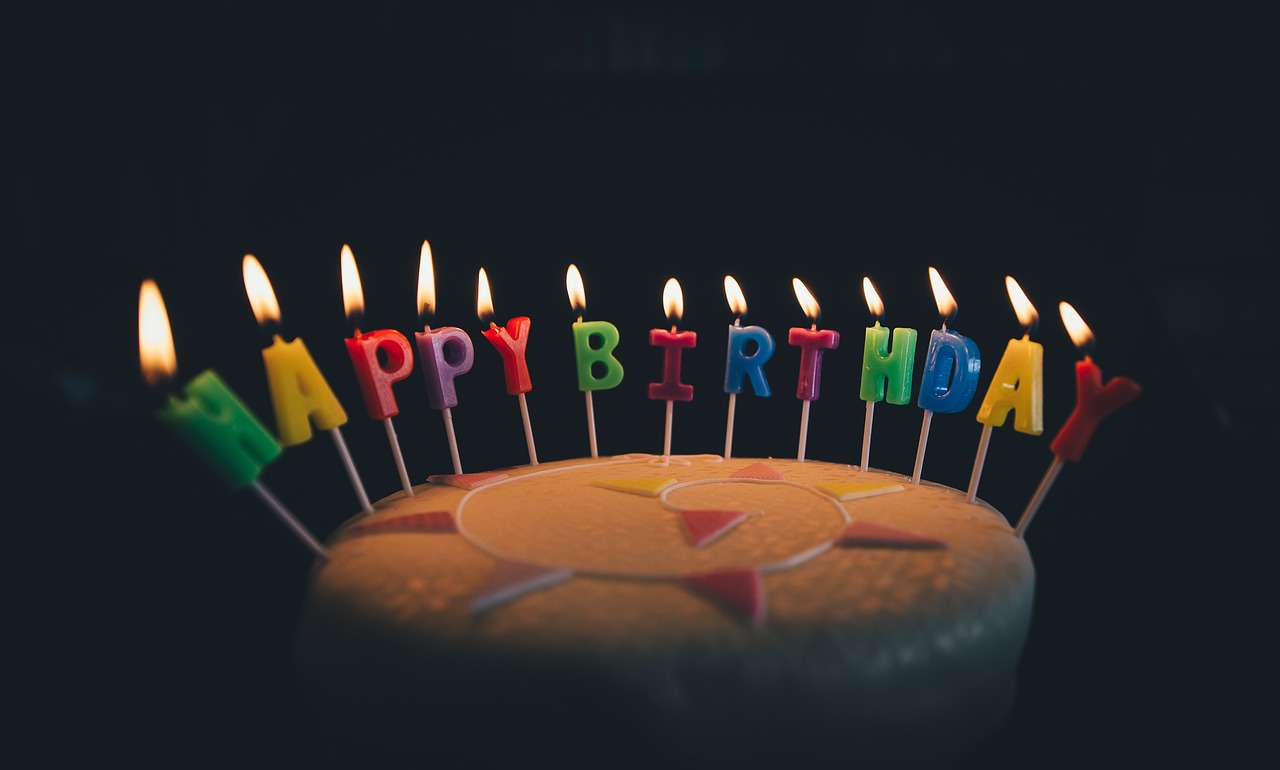 Tort dla dziecka na urodziny – jaki wybrać, by posmakował najmłodszym gościom?