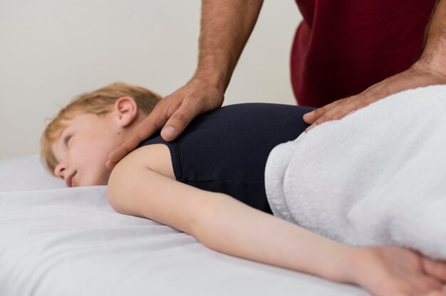 Korzyści i zastosowania masażu w terapii integracji sensorycznej
