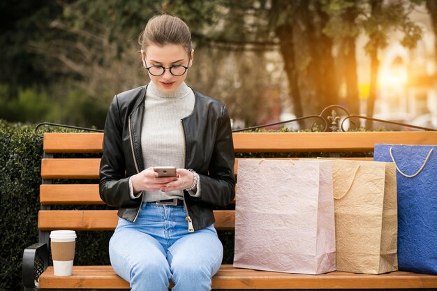 Jak styl życia wpływa na nasze preferencje zakupowe w internecie?